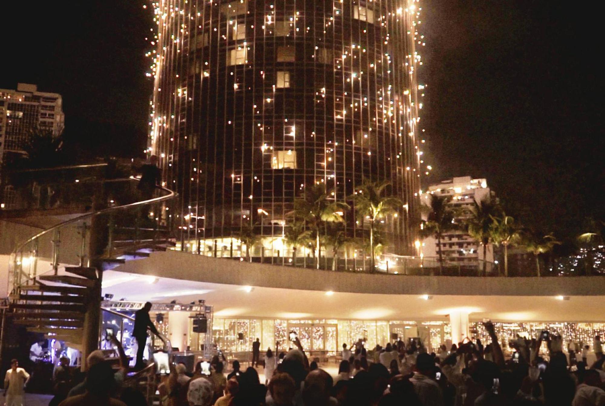Hotel Nacional Rio De Janeiro - Oficial Exterior photo The 2007 lighting of the Christmas tree at the Hilton San Diego